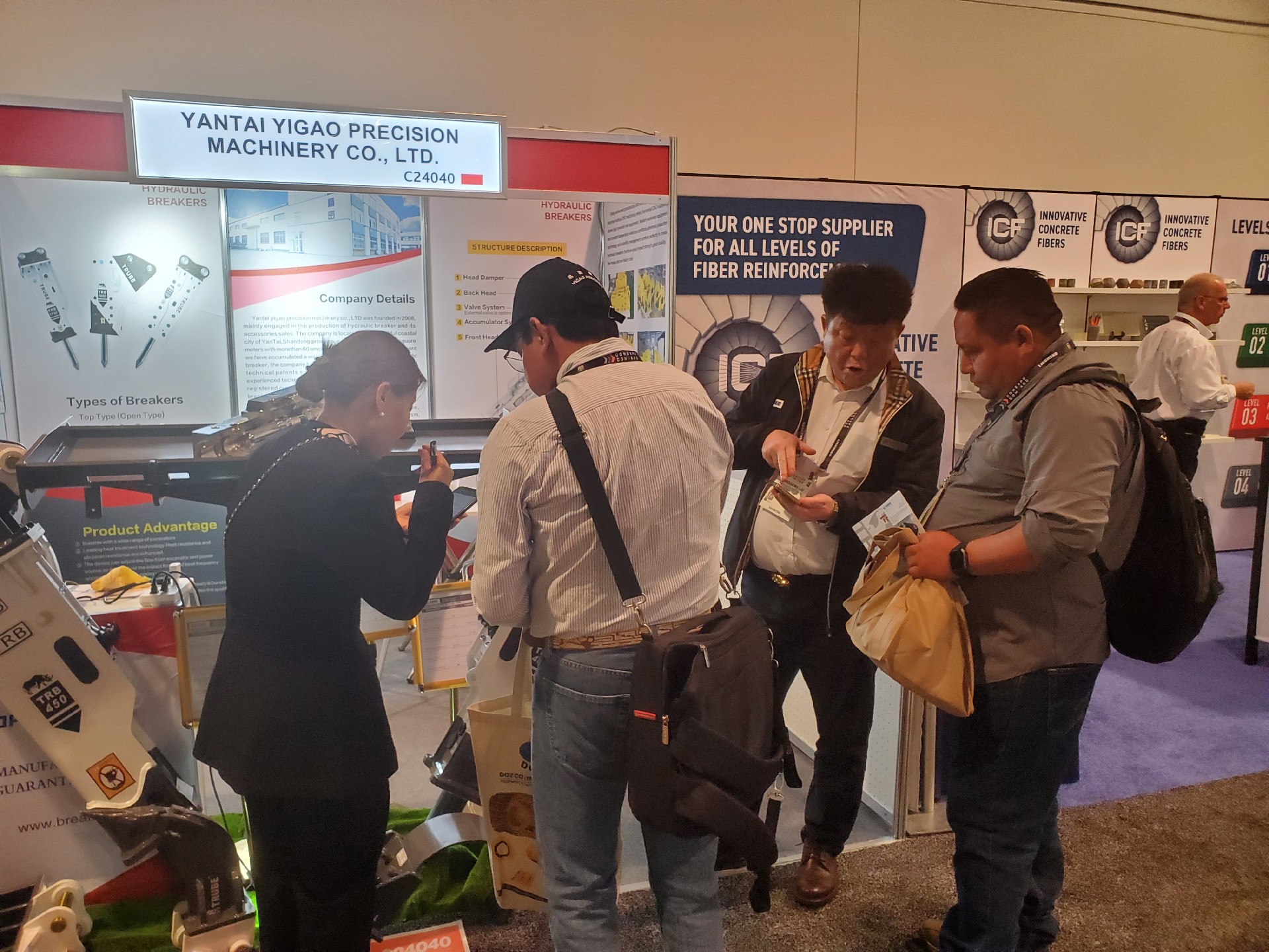 Yantai Yigao Precision Machinery leads the global influence and displays hydraulic breakers at international exhibitions