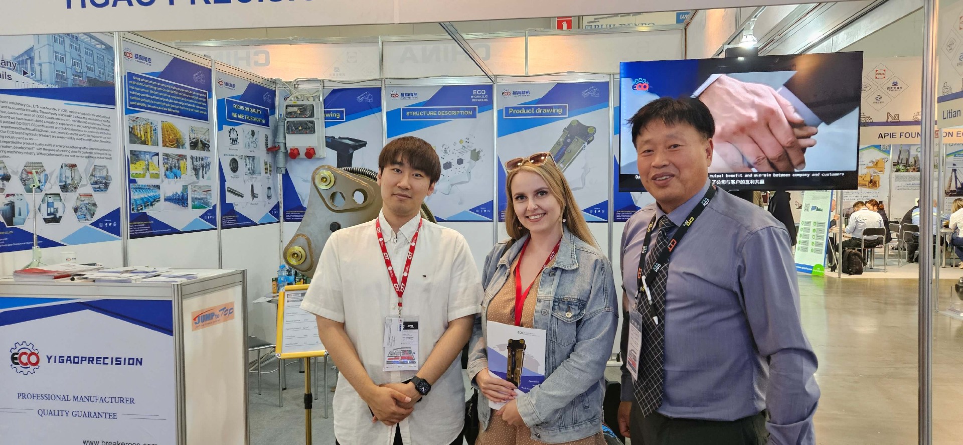 Yantai Yigao Precision Machinery leads the global influence and displays hydraulic breakers at international exhibitions
